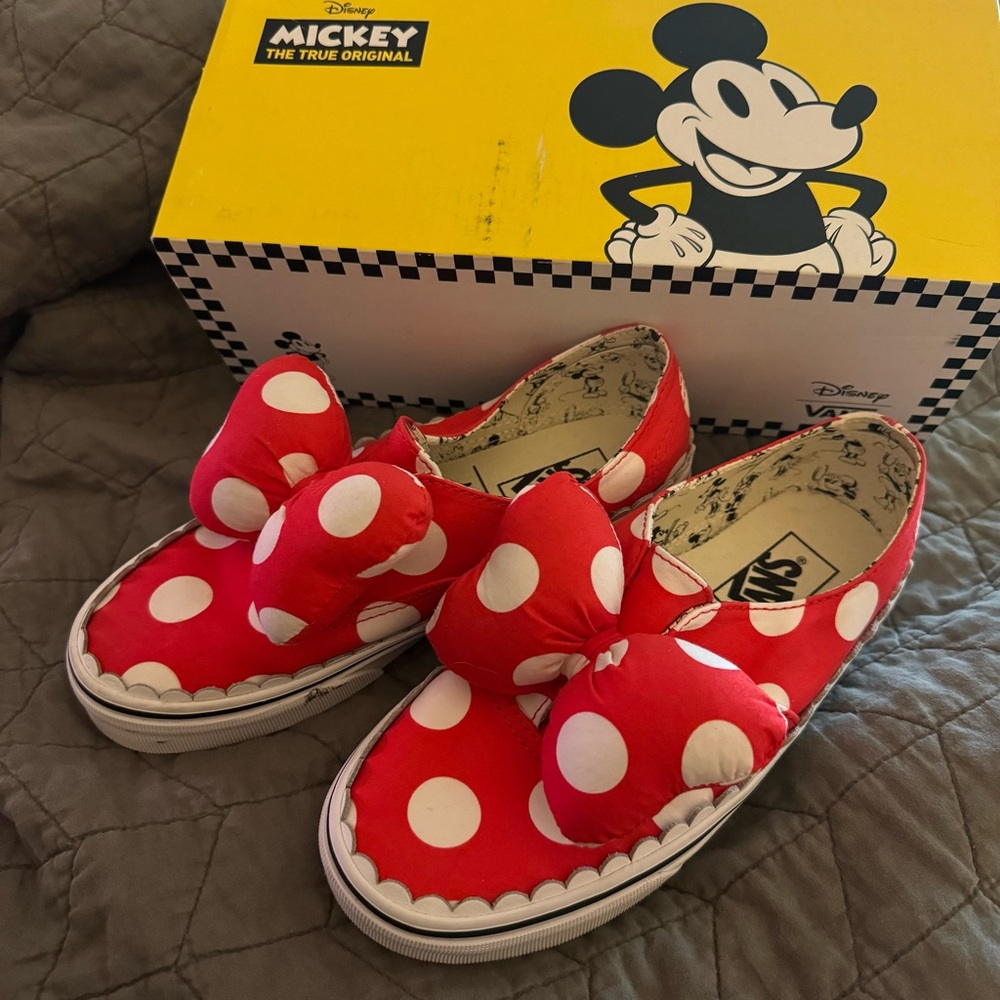 Disney x Vans Minnie Bow Shoes, Women’s 7 EUC